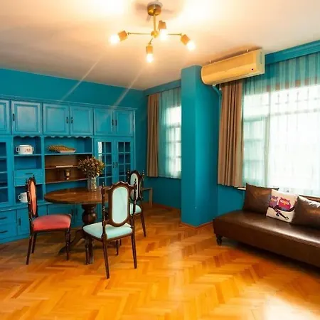 Colorful House Near Popular Spots In Nisantasi Daire *
