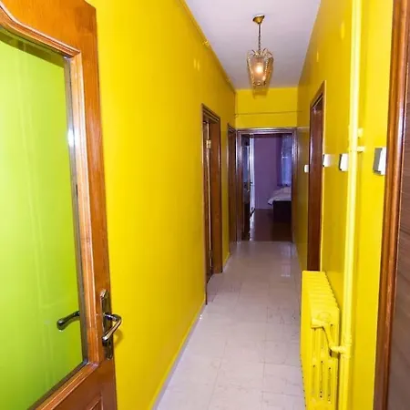 Colorful House Near Popular Spots In Nisantasi Daire İstanbul